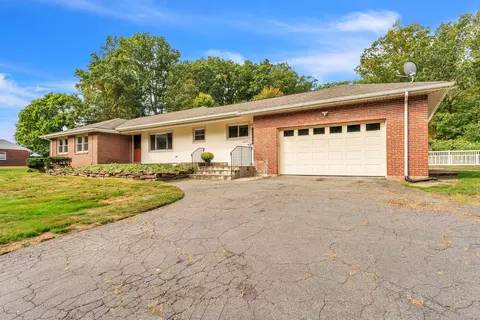 1127 E Street St N, Suffield, CT 06078