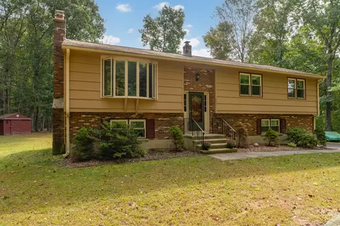 909 Maple Hill Rd, Guilford, CT 06437