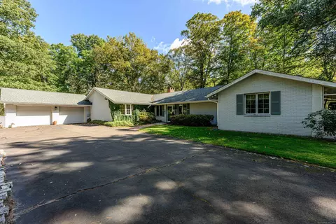 265 River Rd, Hamden, CT 06518