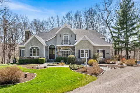 12 Laurel Hollow Rd, Guilford, CT 06437