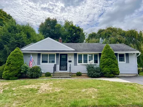 31 Dale Dr, Milford, CT 06461