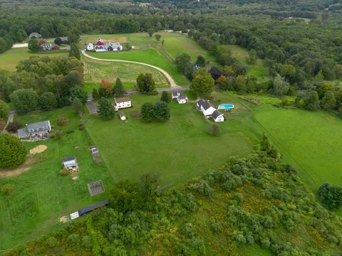 190 Brushy Hill Rd, Newtown, CT 06470