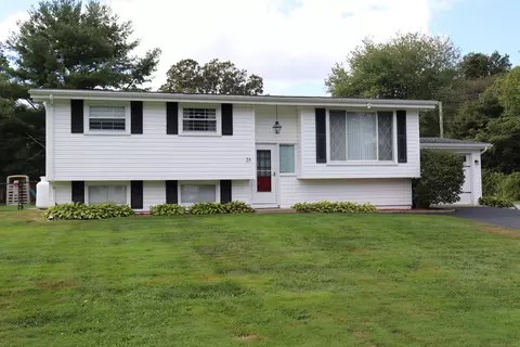 31 Meeting House Ln, Ledyard, CT 06339