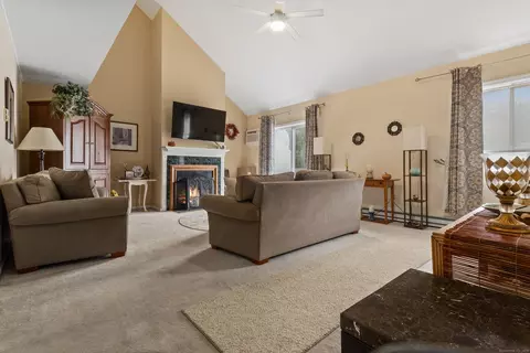 136 Pembroke Rd #8-68, Danbury, CT 06811