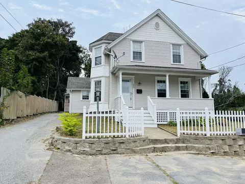 20 Clements St, Waterford, CT 06385