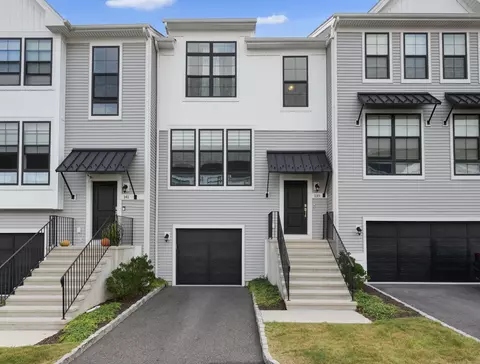 139 Brentwood Cir #139, Danbury, CT 06810