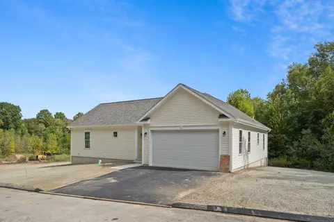 15 Heritage Ln #15, Montville, CT 06370