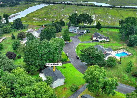 8 Cornfield Ln, Guilford, CT 06437