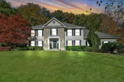 7 Orchard Ln, Simsbury, CT 06070