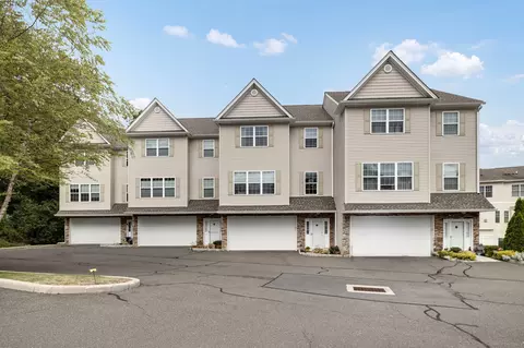 44 E Hayestown Rd #16, Danbury, CT 06811