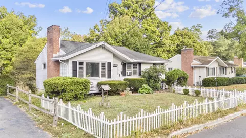 70 Union St, Manchester, CT 06042