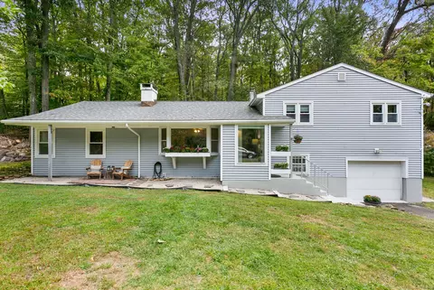 9 Mary Ann Dr, Danbury, CT 06811