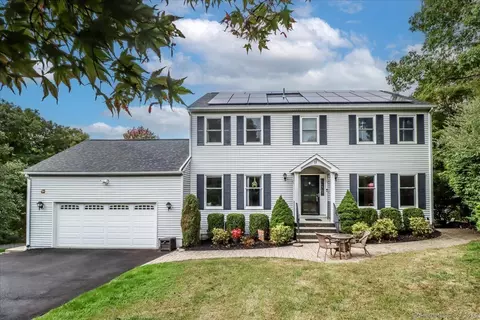 11 Quail Run Dr, Danbury, CT 06811