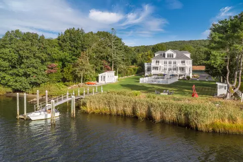 23 Massapeag Point Rd, Montville, CT 06382