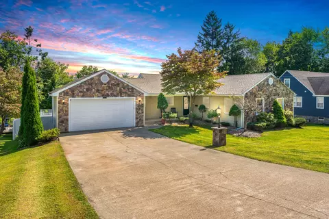 36 Homecrest St, Newington, CT 06111