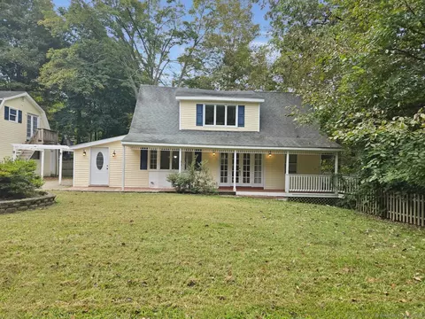 75 Manor Rd, Southbury, CT 06488