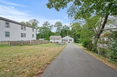 64 Homestead St, Manchester, CT 06042