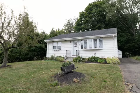 8 Warner Ave, East Haven, CT 06512
