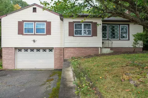 672 Willow St, Waterbury, CT 06710