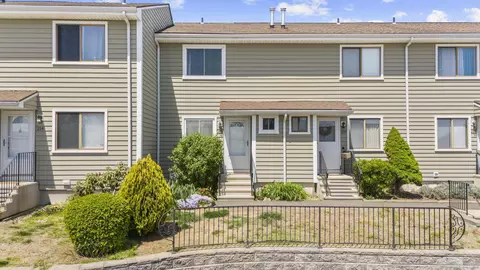 215 Monticello Dr #215, Branford, CT 06405