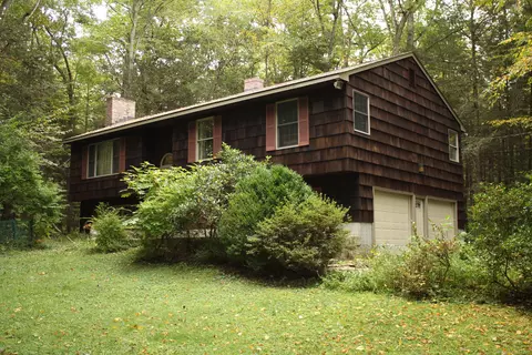 1180 W Purchase Rd, Southbury, CT 06488