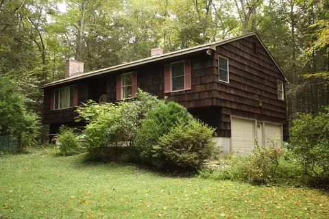 1180 W Purchase Rd, Southbury, CT 06488