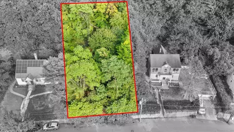 72 Mount Pleasant St, Derby, CT 06418