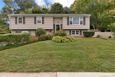 34 Meadowbrook Rd, West Haven, CT 06516