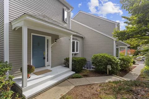 8 Laurel Dr #8, Old Lyme, CT 06371