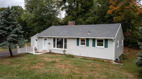 80 Ellsworth Dr, Bloomfield, CT 06002