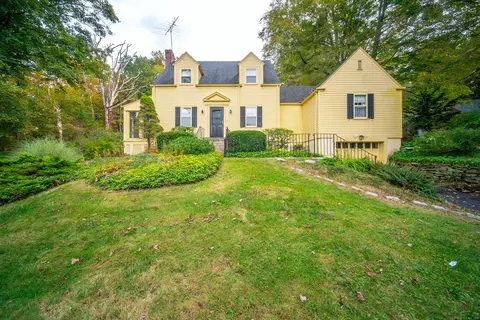 47 Maple Ave W, Haddam, CT 06441