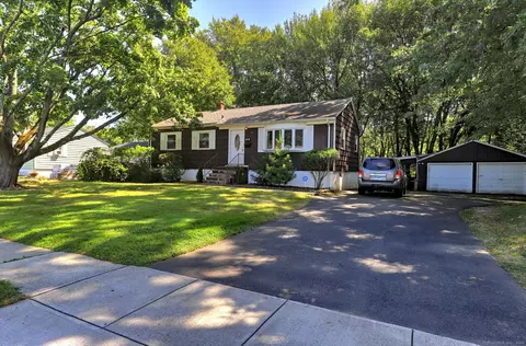 98 Baxter Ln, Milford, CT 06460