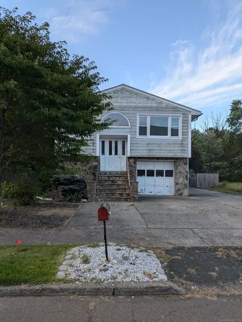 24 Hudson St, East Haven, CT 06512