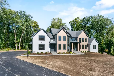 18 Holly Ln, Sandy Hook, CT 06482