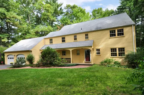 37 Fox Den Rd, Simsbury, CT 06092