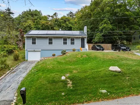 40 Peachvale Dr, Montville, CT 06382
