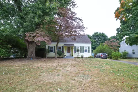 94 Vineyard Rd, Hamden, CT 06517