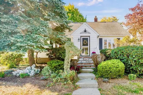 84 Paul Pl, Fairfield, CT 06824