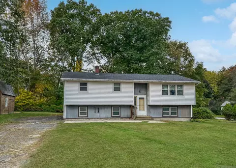 95 Gendron Rd, Plainfield, CT 06354