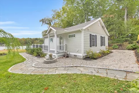 71 E Shore Dr, Higganum, CT 06441