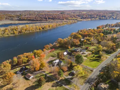 1288 Saybrook Rd, Haddam, CT 06438
