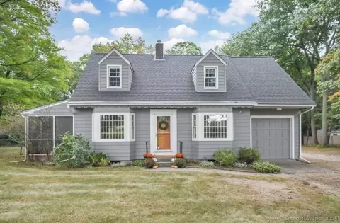 1074 E Street St N, Suffield, CT 06078
