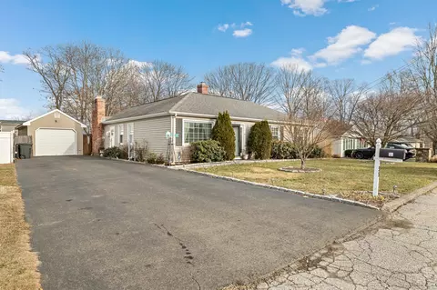 55 Little Deer Rd, Bridgeport, CT 06606