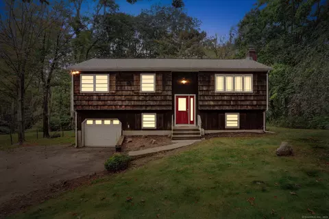 130-132 Great Plain Rd, Danbury, CT 06811