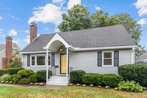 4 Lewis Ln, West Hartford, CT 06110