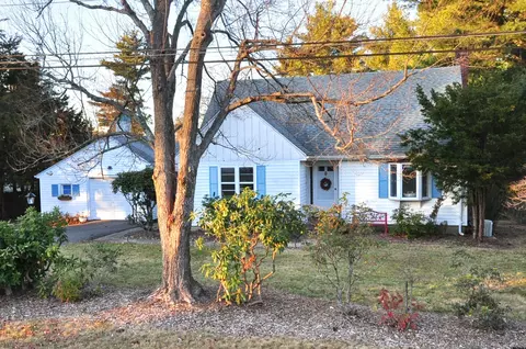 9 Holmes Cir, Farmington, CT 06032
