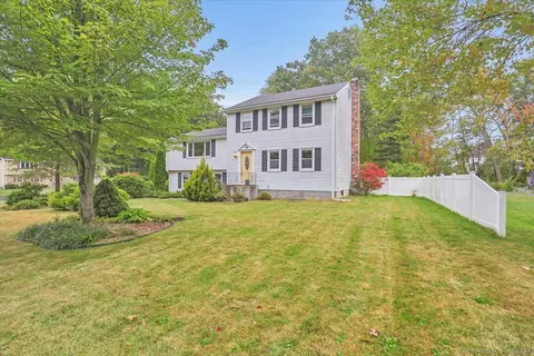 28 Lancaster Rd, Cromwell, CT 06416