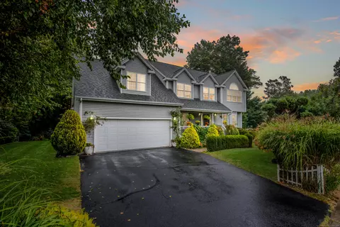 10 Adams Way, Plainville, CT 06062