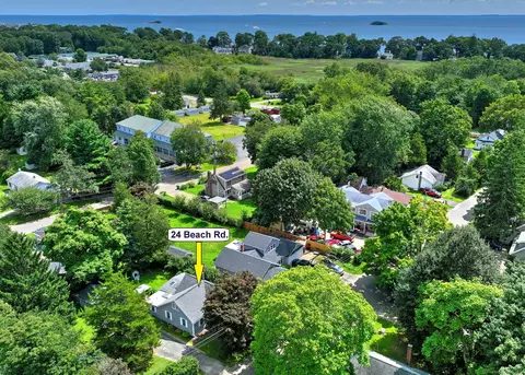24 Beach Rd, Clinton, CT 06413