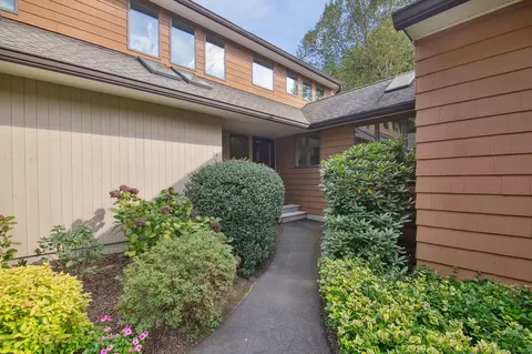 14 Chambord Park #14, Bloomfield, CT 06002